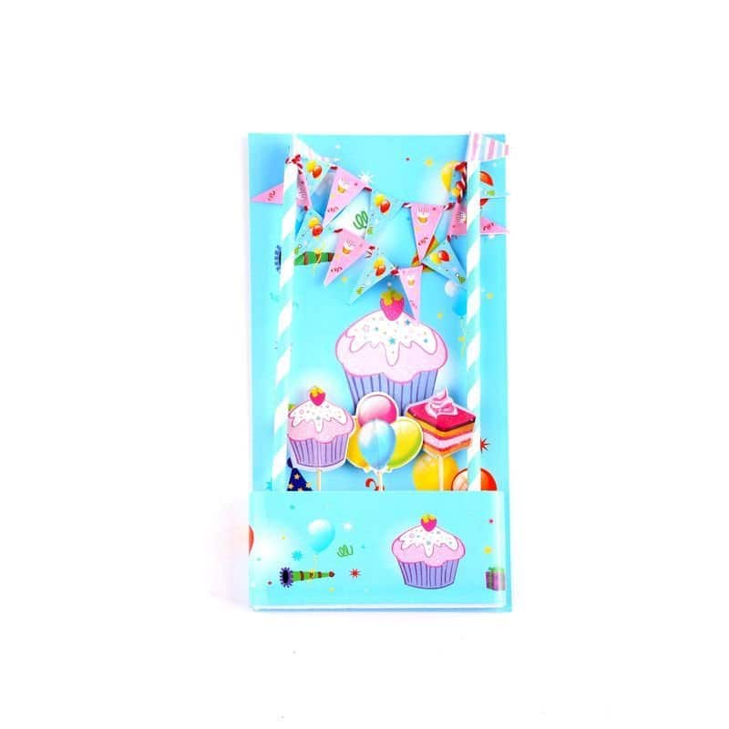 Цветна торбичка с празнична украса и сладки кексчета, подходяща за детски рожден ден или парти. Перфектна за подаръци и тематични събития с весел дизайн.