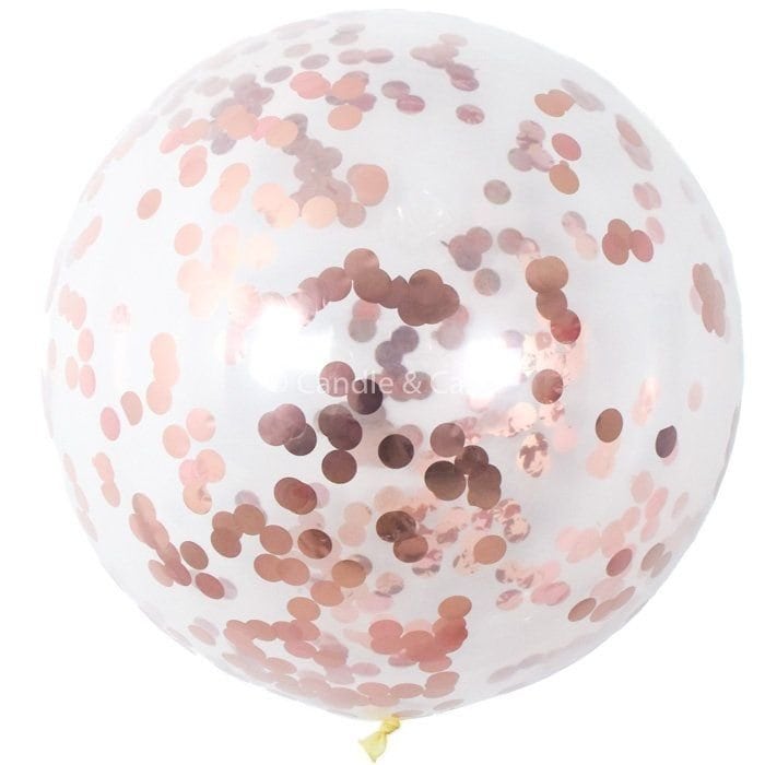 Летящи балони с розов конфети за празненства и партита, перфектни за декорация.